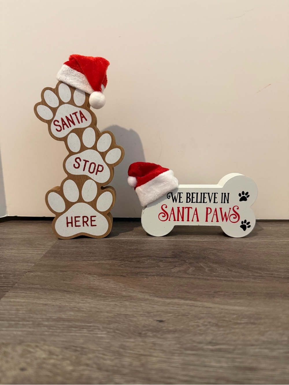 Super Cute Santa Paws Dog Holiday Signs- Set of 2- NWT